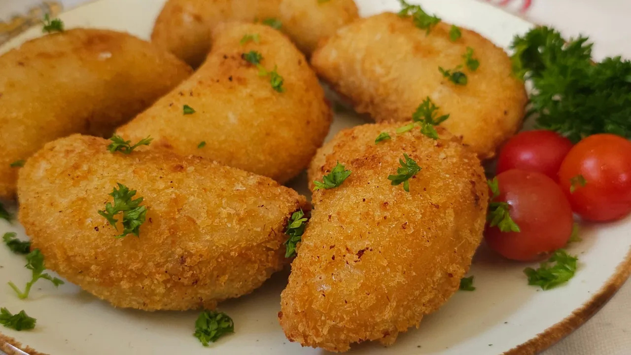 Creamy Chicken Half Moon Pie Recipe